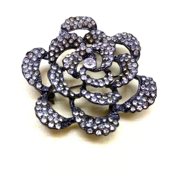 Vintage Floral Brooch Pin - Picture 7 of 10
